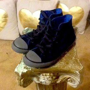 Converse all star ⭐️ ..accepting offers